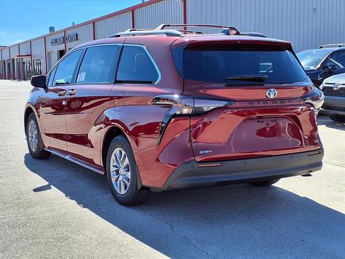 2025 Toyota Sienna XLE