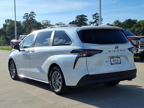 2024 Toyota Sienna XLE