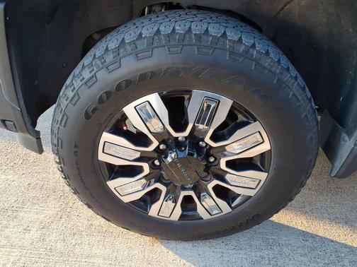White Frost Tricoat 2024 GMC Sierra 2500 Denali
