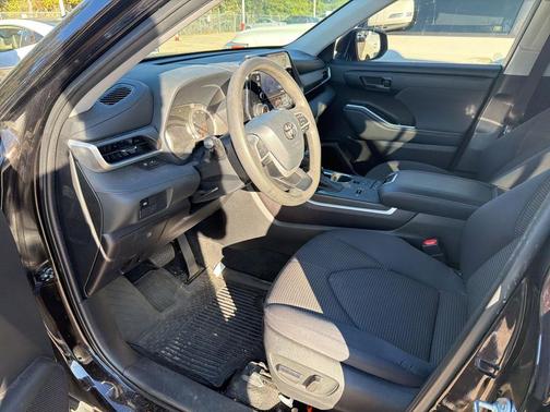 2022 Toyota Highlander L