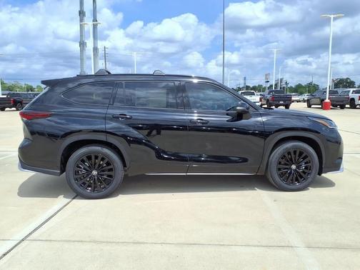 Black 2026 Toyota Highlander XSE