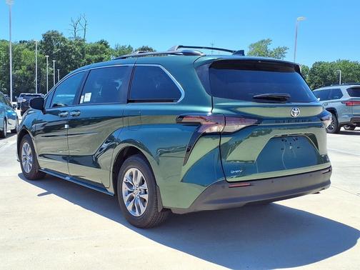 Green 2026 Toyota Sienna XLE