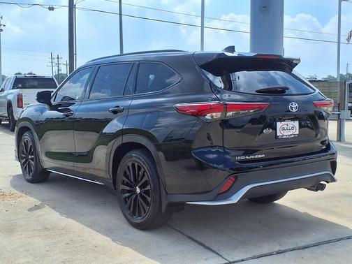 Midnight Black Metallic 2023 Toyota Highlander XSE
