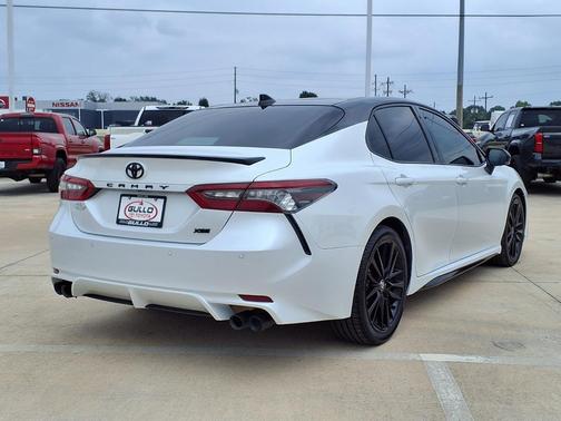 Wind Chill Pearl/Midnight Black Metallic 2021 Toyota Camry XSE
