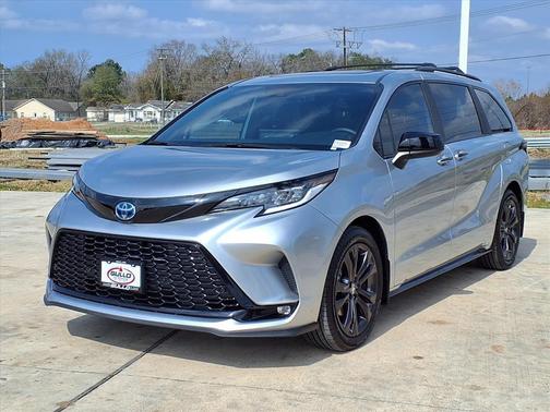 2025 Toyota Sienna XSE 7 Passenger