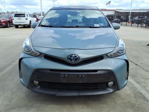 2017 Toyota Prius v Five