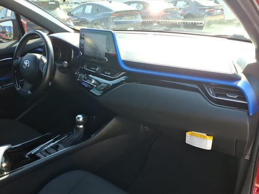 2022 Toyota C-HR XLE