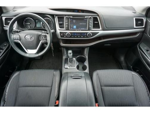 Midnight Black Metallic 2016 Toyota Highlander LE Plus