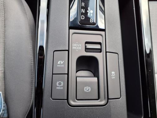 2025 Toyota Prius LE