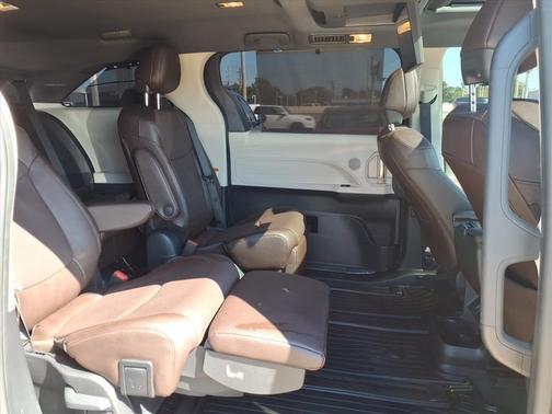 2023 Toyota Sienna Platinum 7 Passenger