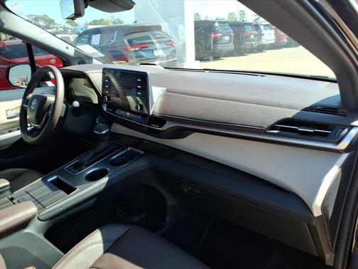 2023 Toyota Sienna Platinum 7 Passenger