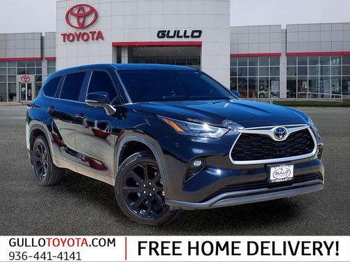 Midnight Black Metallic 2023 Toyota Highlander LE I4