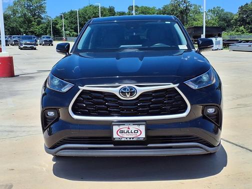 Midnight Black Metallic 2023 Toyota Highlander LE I4
