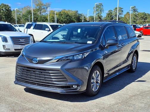 2025 Toyota Sienna XLE