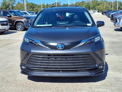 2025 Toyota Sienna XLE