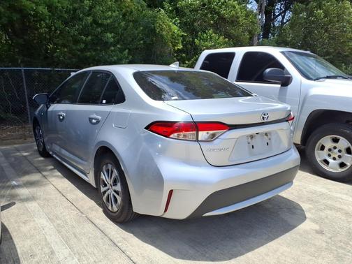 Classic Silver Metallic 2021 Toyota Corolla LE