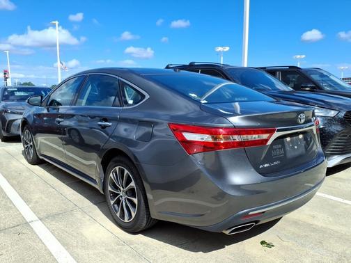 Magnetic Gray Metallic 2017 Toyota Avalon XLE Premium