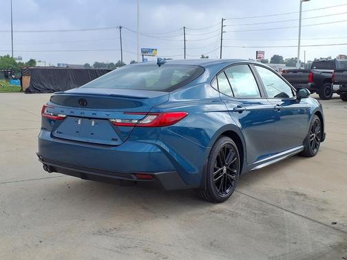Teal 2026 Toyota Camry SE