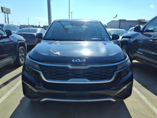 Cherry Black 2022 Kia Seltos LX