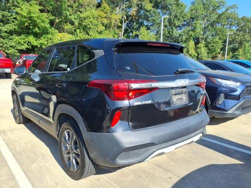 Cherry Black 2022 Kia Seltos LX
