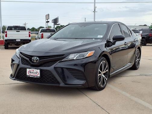 Midnight Black Metallic 2020 Toyota Camry SE