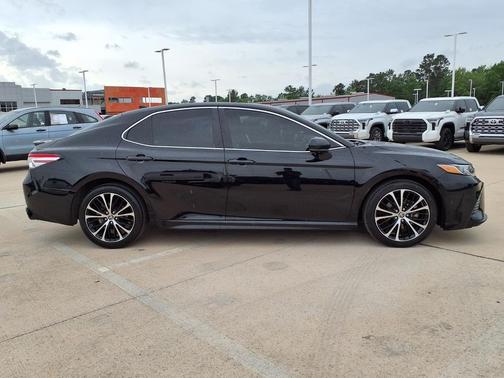 Midnight Black Metallic 2020 Toyota Camry SE