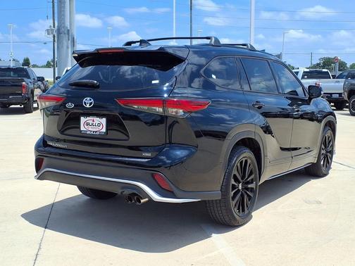 Midnight Black Metallic 2023 Toyota Highlander XSE