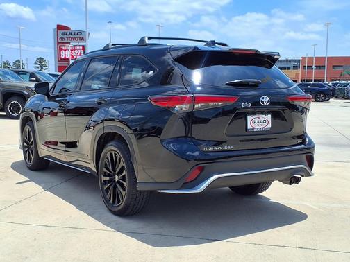 Midnight Black Metallic 2023 Toyota Highlander XSE