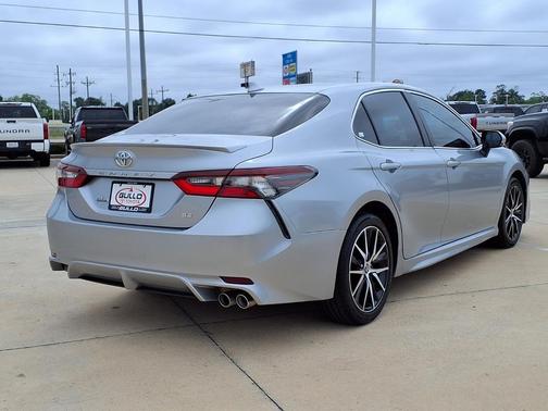 Celestial Silver Metallic 2022 Toyota Camry SE
