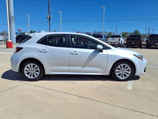 2025 Toyota Corolla Hatchback SE