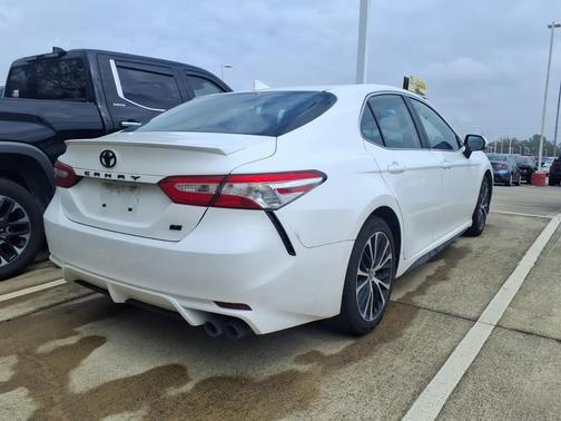 2020 Toyota Camry SE
