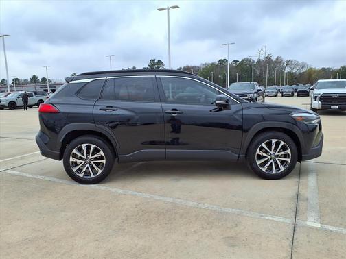 2025 Toyota Corolla Cross XLE