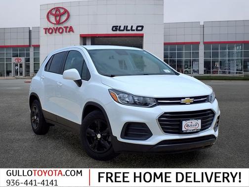 Summit White 2022 Chevrolet Trax LS