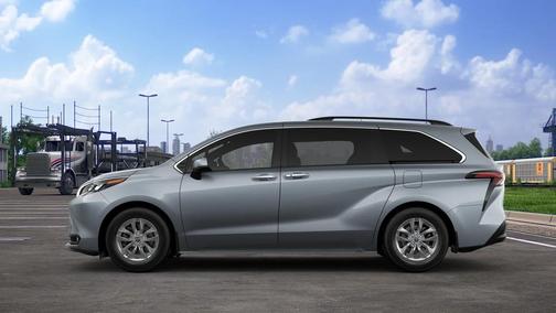 2025 Toyota Sienna XLE 8 Passenger