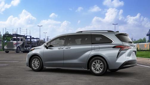 2025 Toyota Sienna XLE 8 Passenger