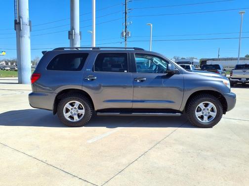 2016 Toyota Sequoia SR5