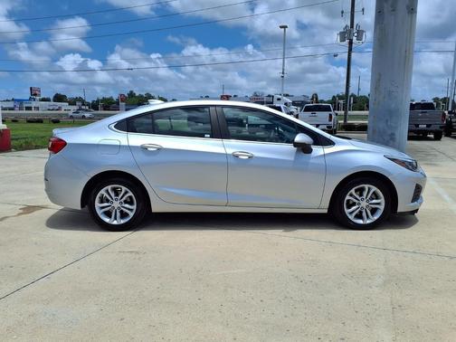 Silver Ice Metallic 2019 Chevrolet Cruze LT