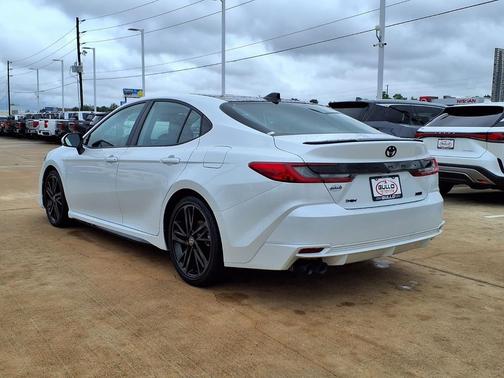 Wind Chill Pearl 2025 Toyota Camry XSE