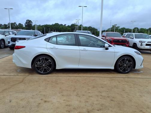 Wind Chill Pearl 2025 Toyota Camry XSE