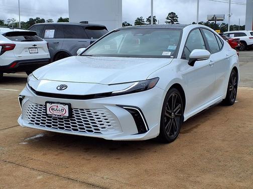 Wind Chill Pearl 2025 Toyota Camry XSE