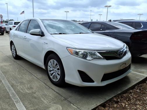 Super White 2013 Toyota Camry Hybrid LE