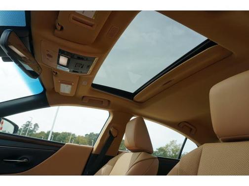 2022 Lexus ES 350 Base