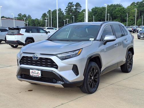 Silver Sky Metallic 2022 Toyota RAV4 Hybrid SE