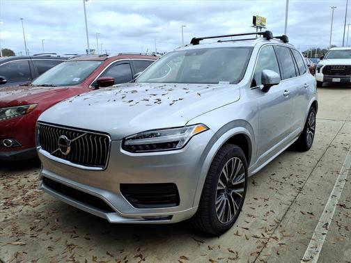 2022 Volvo XC90 T6 Momentum