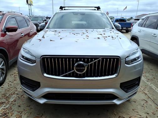 2022 Volvo XC90 T6 Momentum