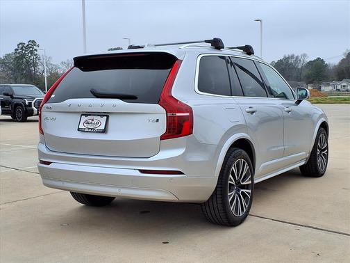 2022 Volvo XC90 T6 Momentum