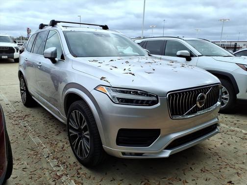 2022 Volvo XC90 T6 Momentum