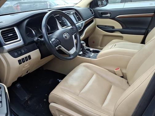 2019 Toyota Highlander Limited Platinum