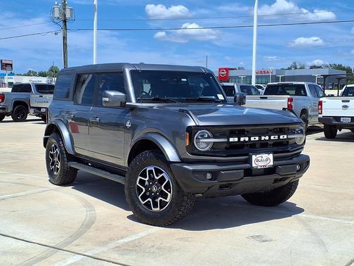 Carbonized Gray Metallic 2024 Ford Bronco Outer Banks