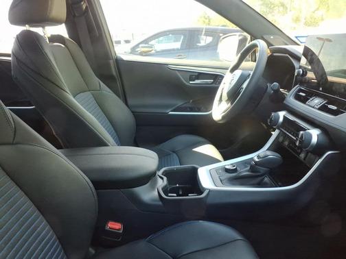 2025 Toyota RAV4 Hybrid SE